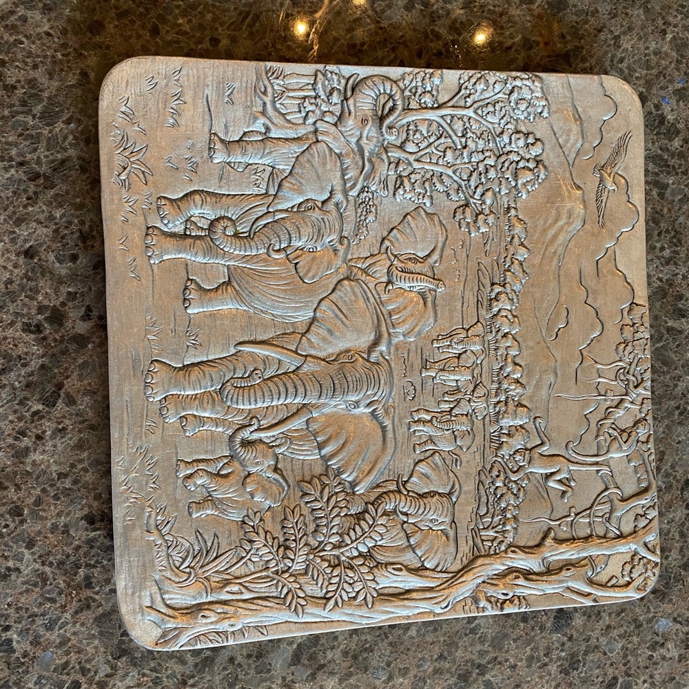 Arther court elephant square serving dish